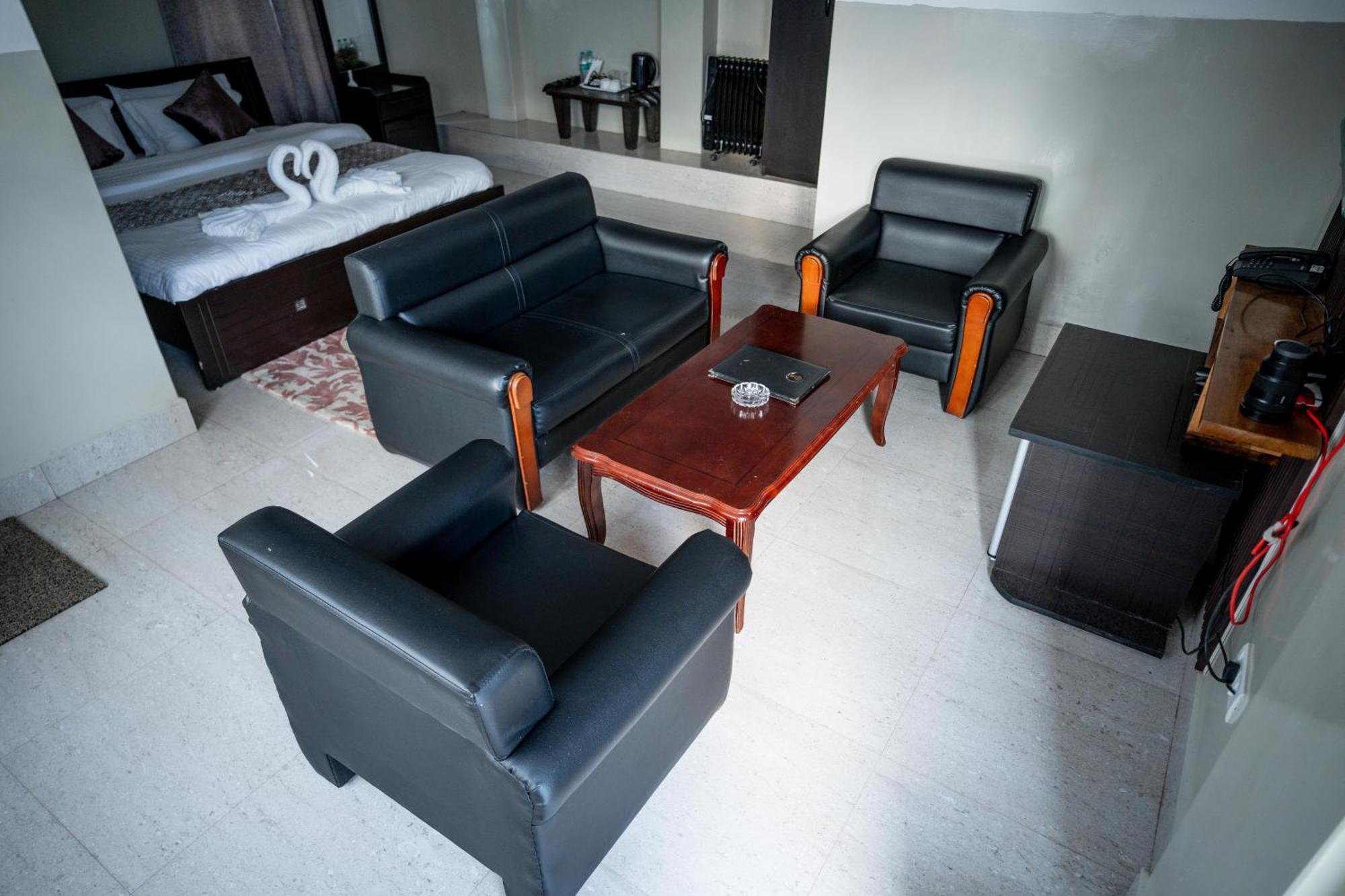 2K Hotel Kohima 외부 사진